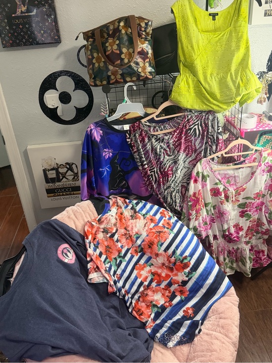 Mutiple Tops - Bundle #9 - 6 Women's XL Items - Pics included